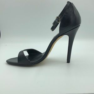 Steve Madden Strappy Heeled Sandal | Black 7M